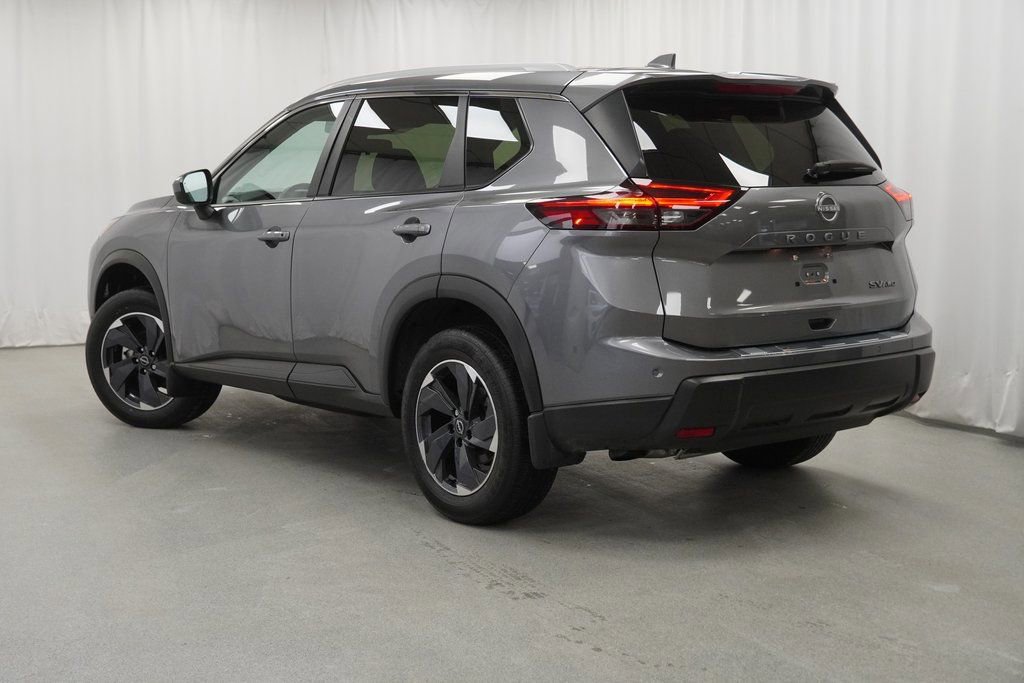 Used 2024 Nissan Rogue SV w/ SV Premium Package image 13