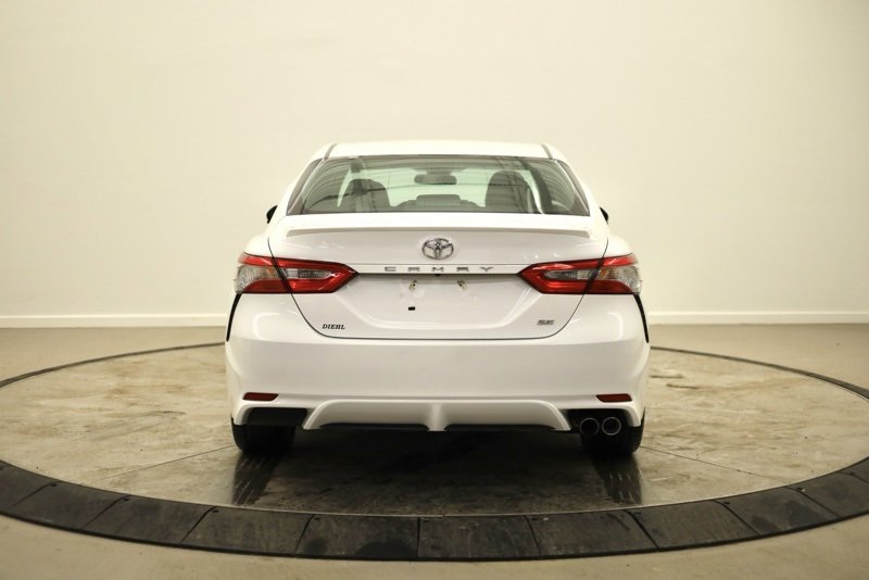 Used 2018 Toyota Camry SE image 4