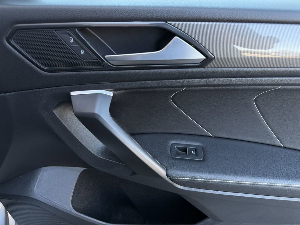 Used 2024 Volkswagen Tiguan SE image 27