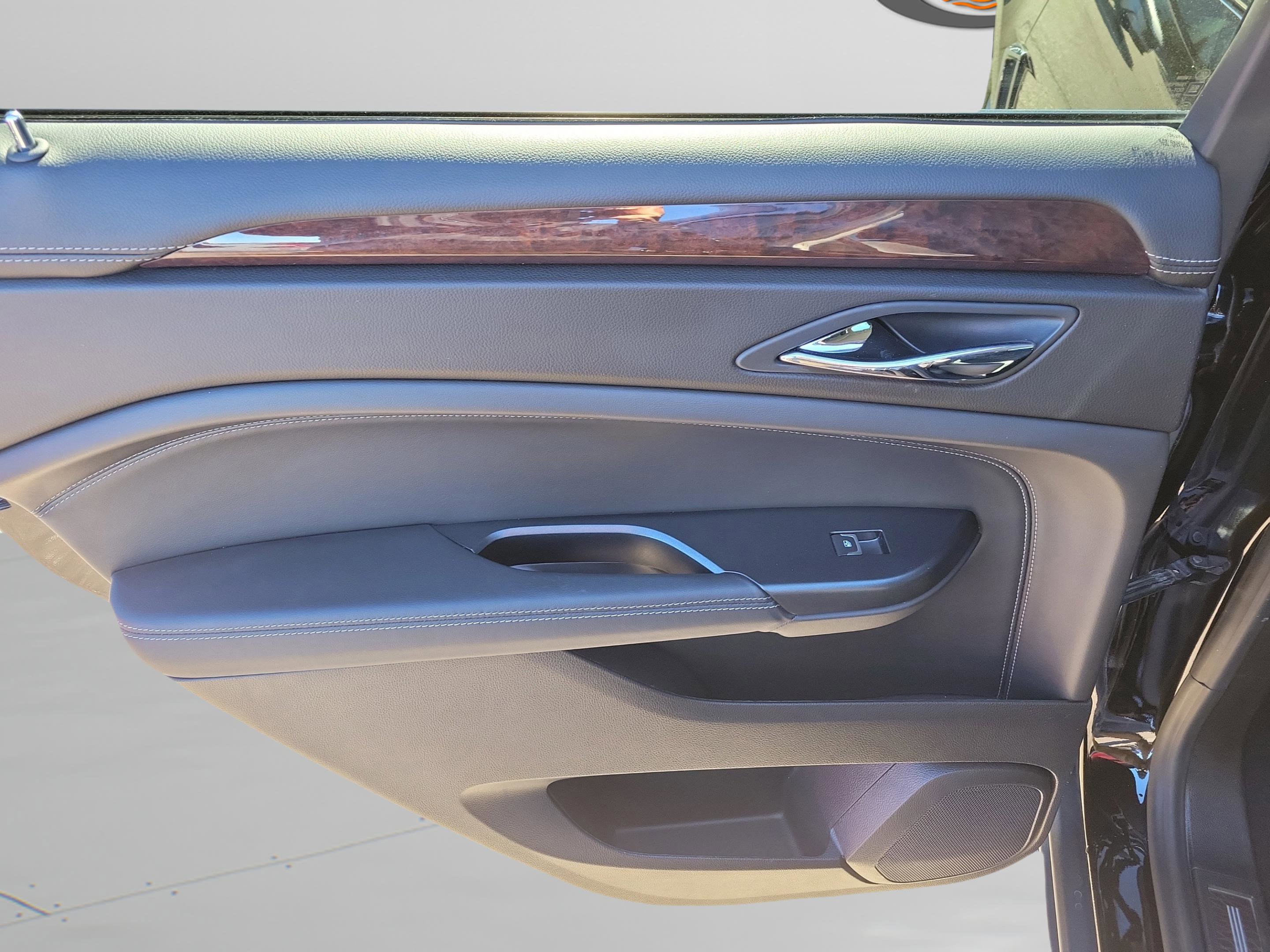 Used 2016 Cadillac SRX Luxury w/ Driver Awareness Package image 28