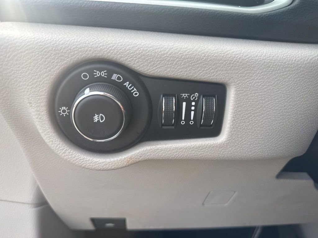 Used 2020 Chrysler Pacifica Touring-L Plus image 21