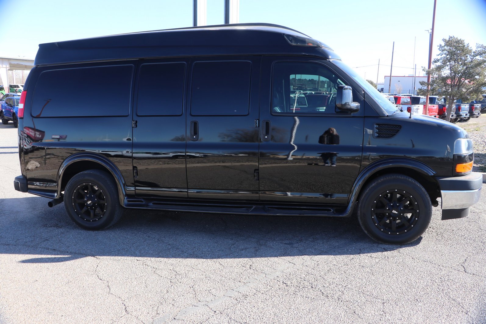Used 2020 GMC Savana 2500 w/ Enhanced Convenience Package image 8