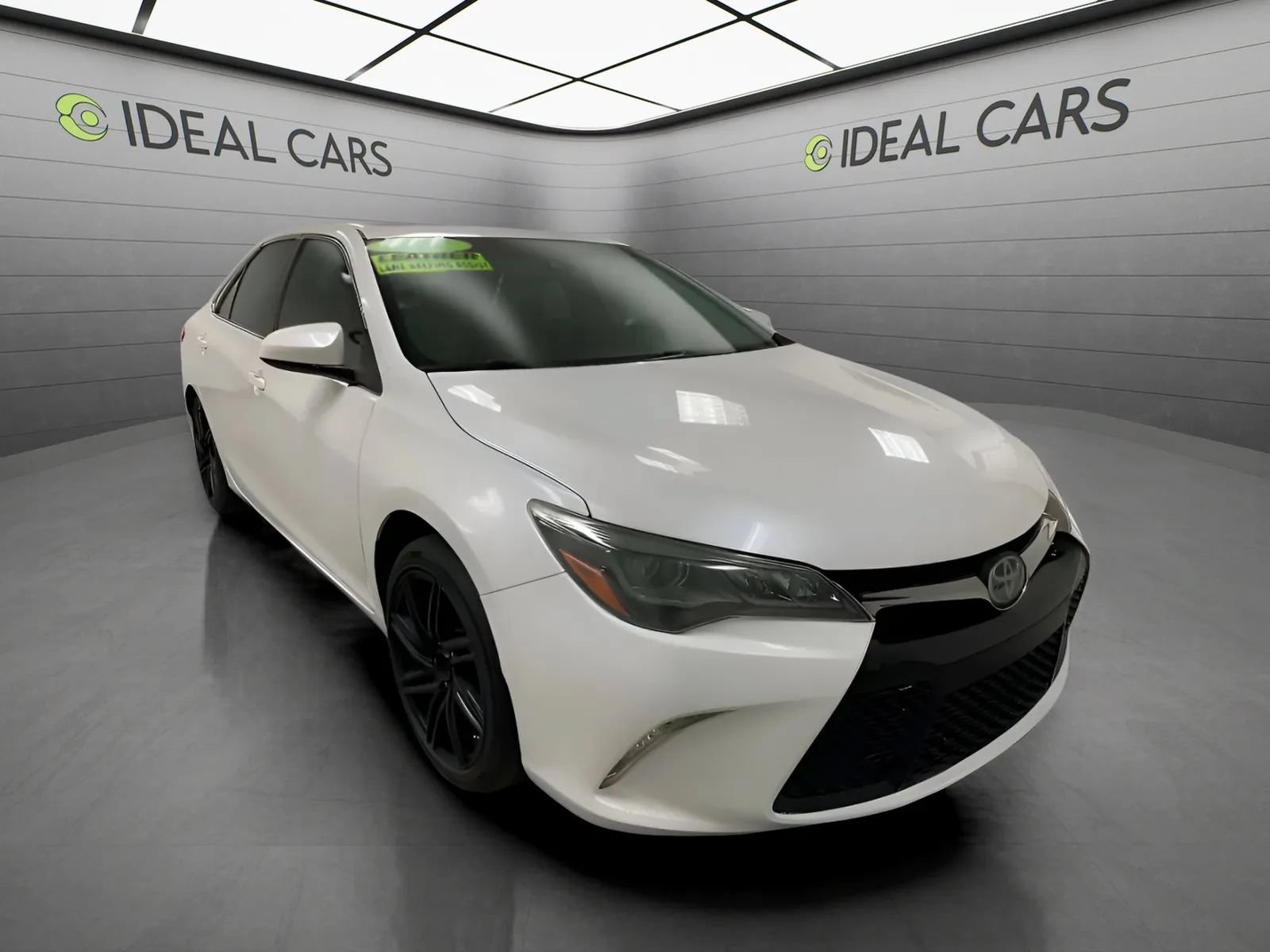 Used 2017 Toyota Camry XSE w/ Advanced Technology Package FWD image 3