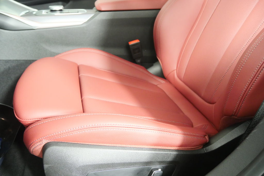 New 2026 BMW 330i Sedan w/ M Sport Package RWD image 10