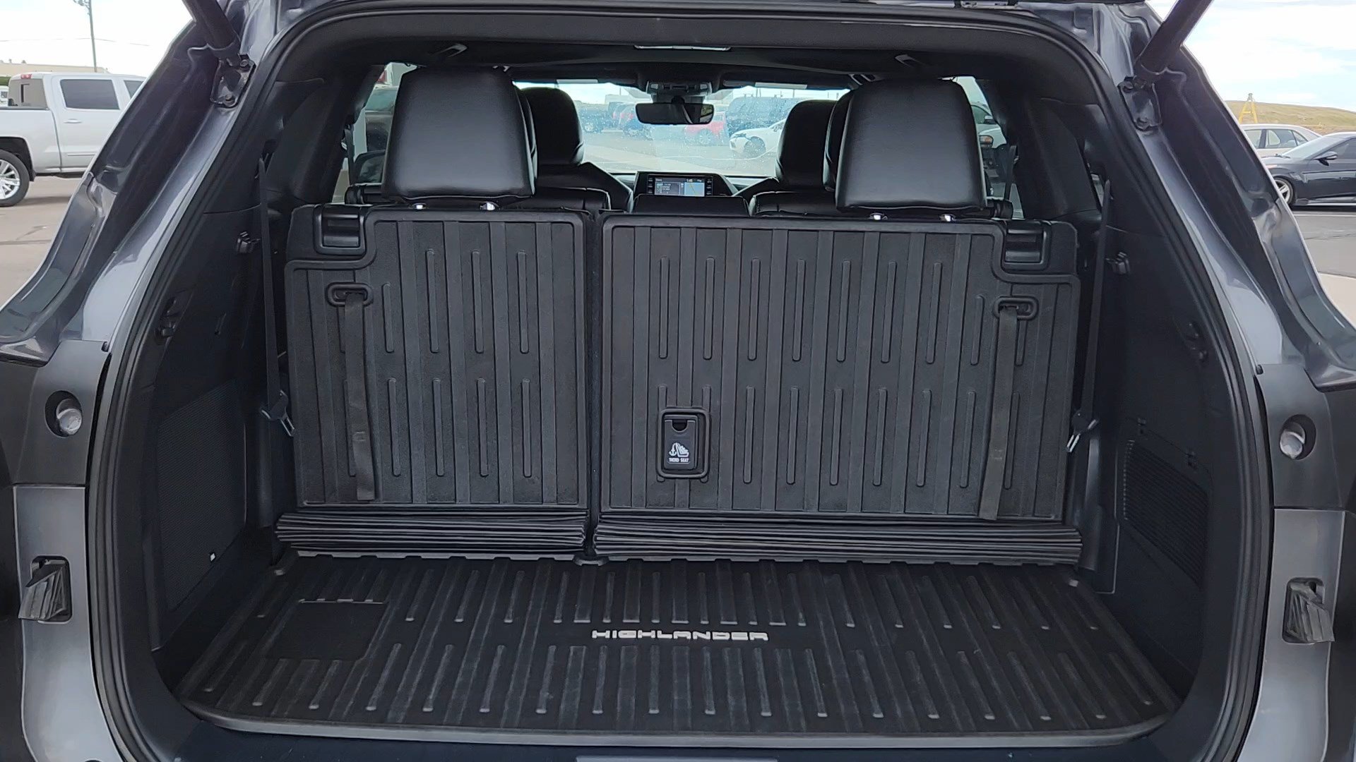 Used 2022 Toyota Highlander XSE FWD image 19