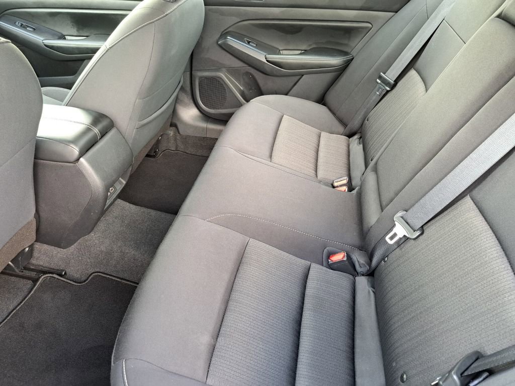 Used 2024 Nissan Altima 2.5 SV FWD image 21