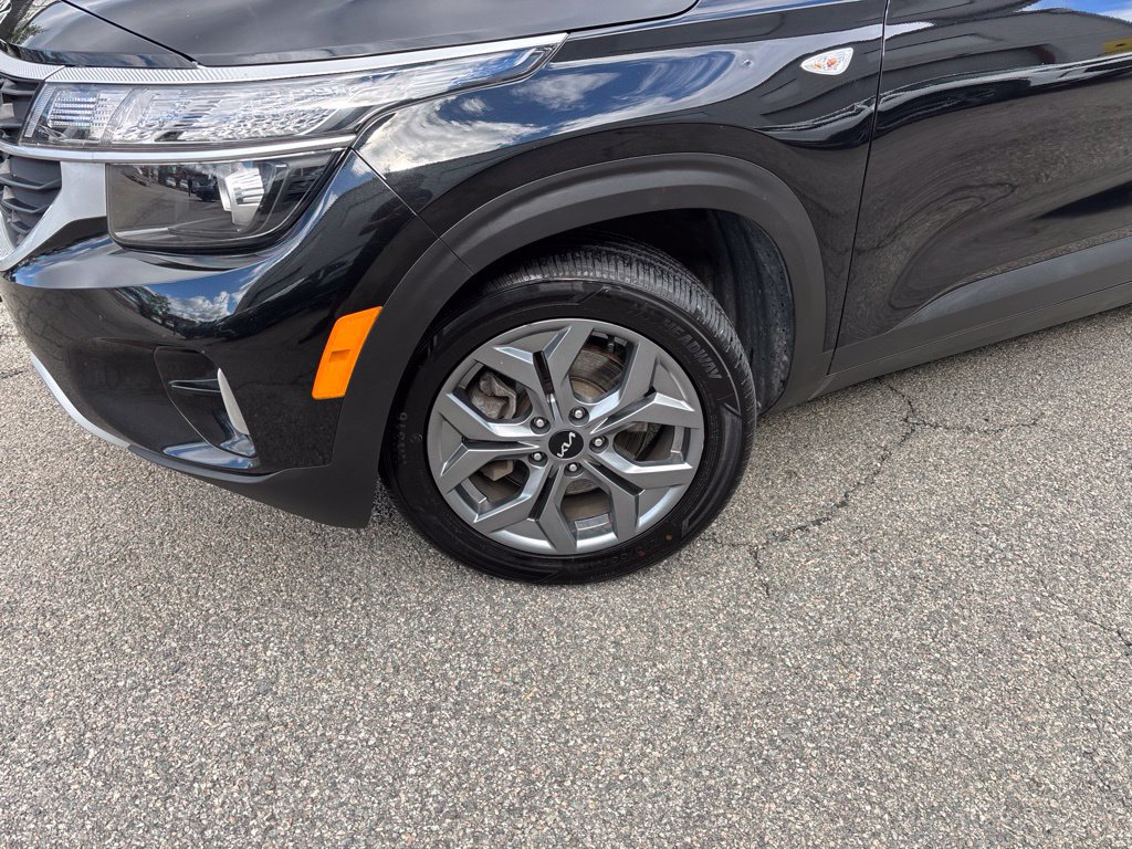 Used 2024 Kia Seltos LX AWD/4WD image 2