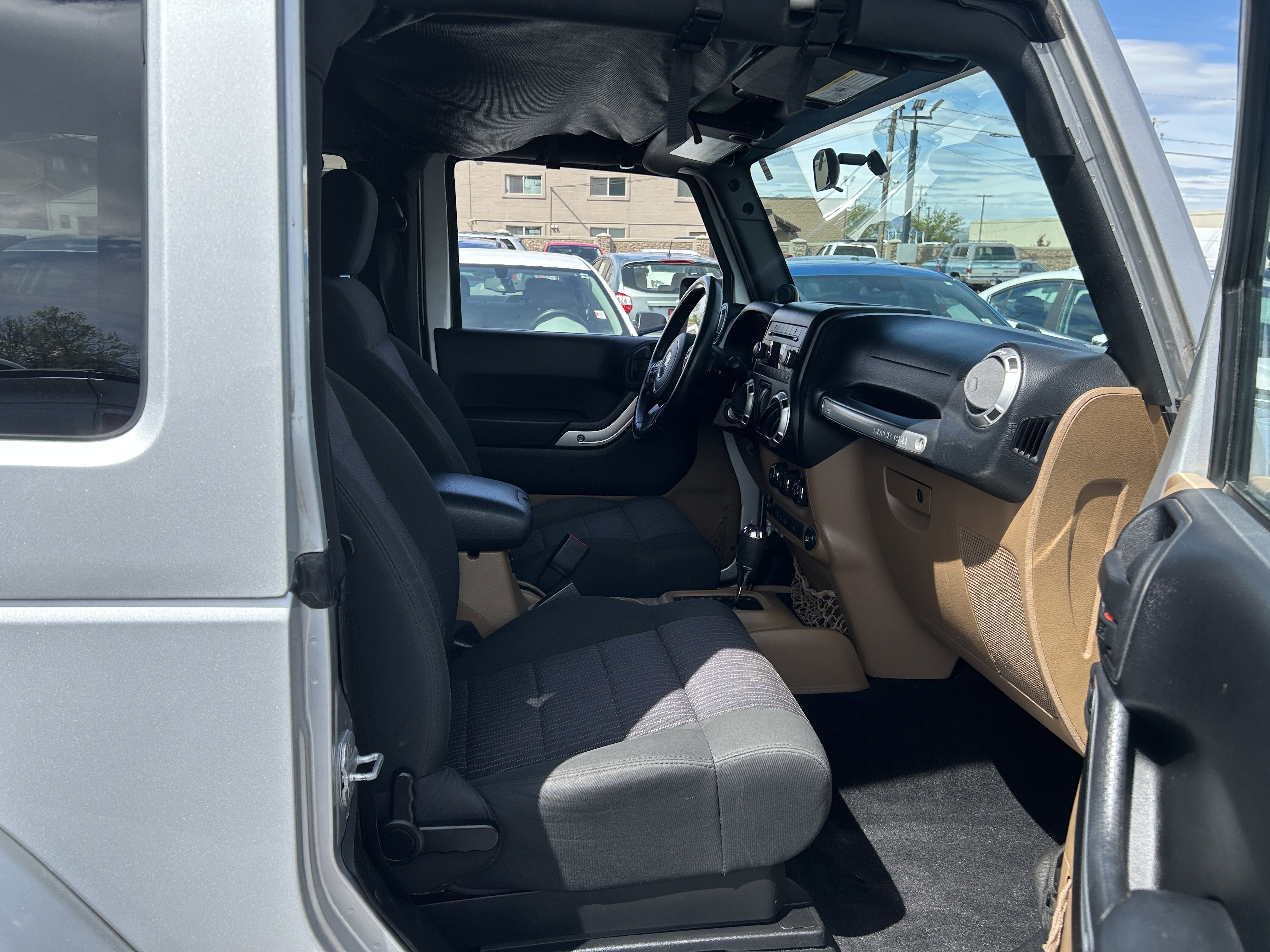 Used 2011 Jeep Wrangler Sahara w/ Connectivity Group image 9