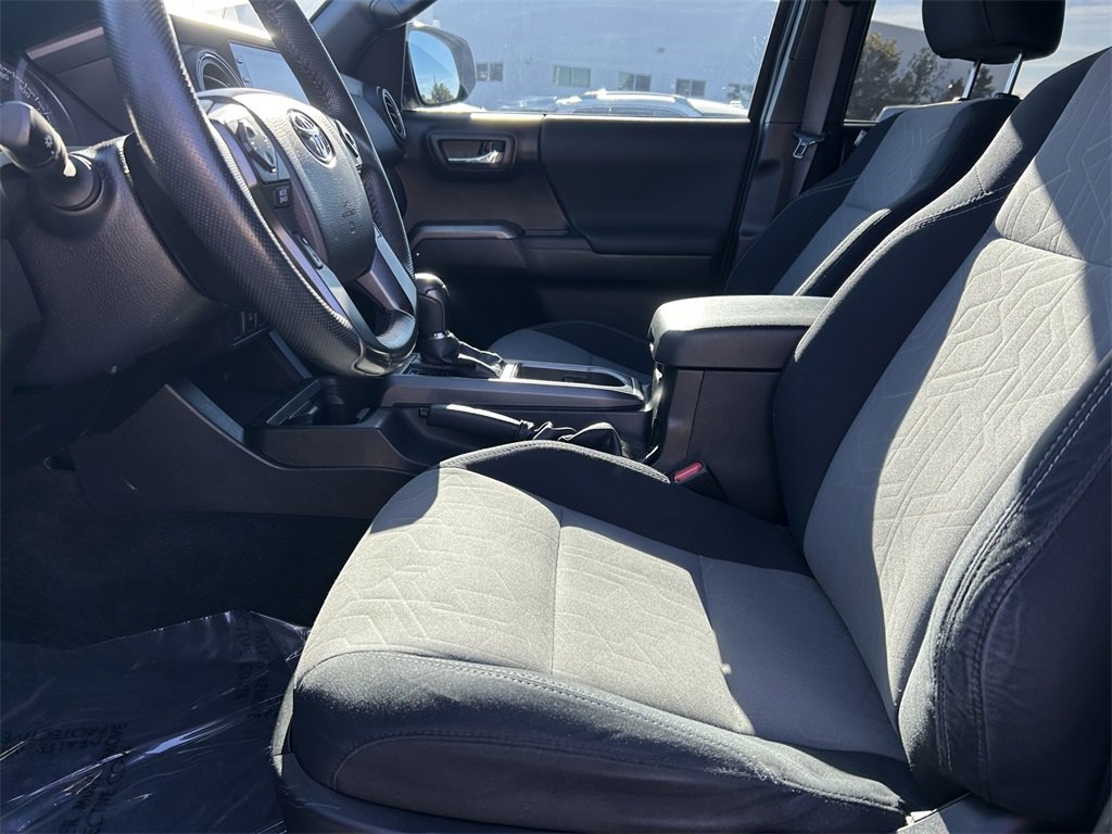 Used 2021 Toyota Tacoma TRD Off-Road image 11