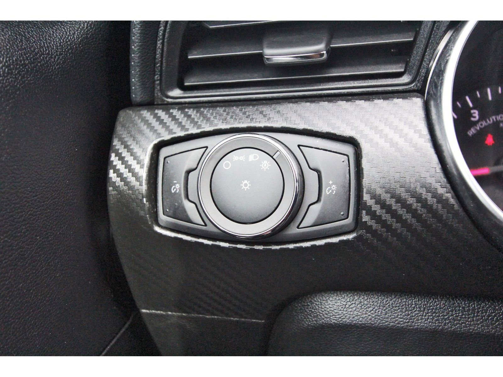 Used 2019 Ford Mustang EcoBoost image 17