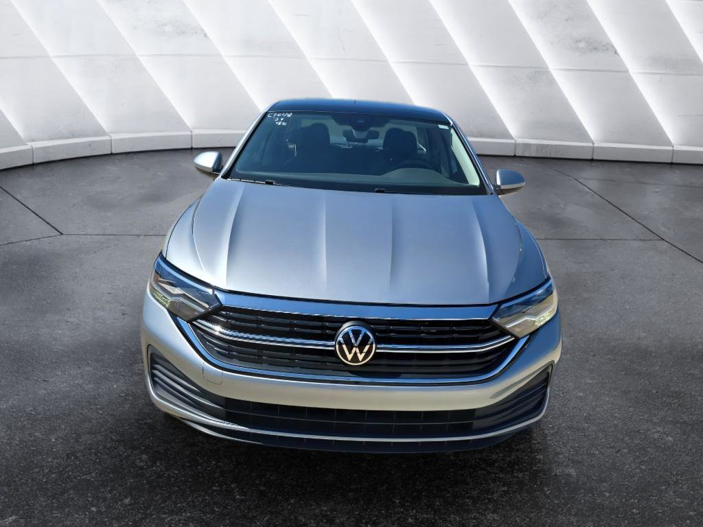 Used 2024 Volkswagen Jetta SE w/ Panoramic Sunroof Package FWD image 2