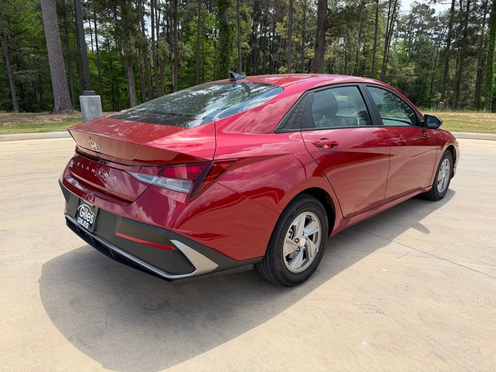 Certified 2025 Hyundai Elantra SE image 5