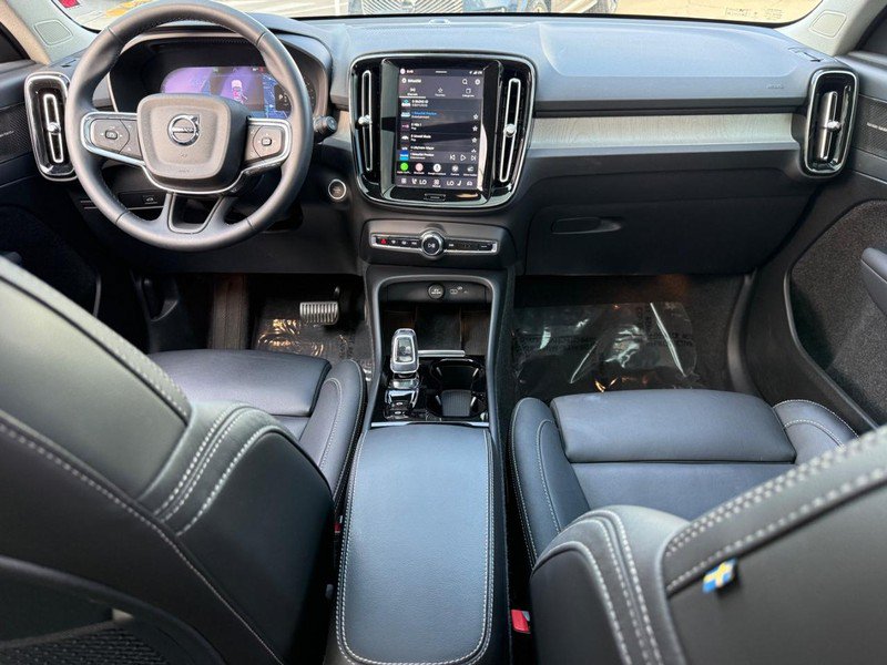 Used 2024 Volvo XC40 B5 Ultimate w/ Protection Package Premier AWD/4WD image 12