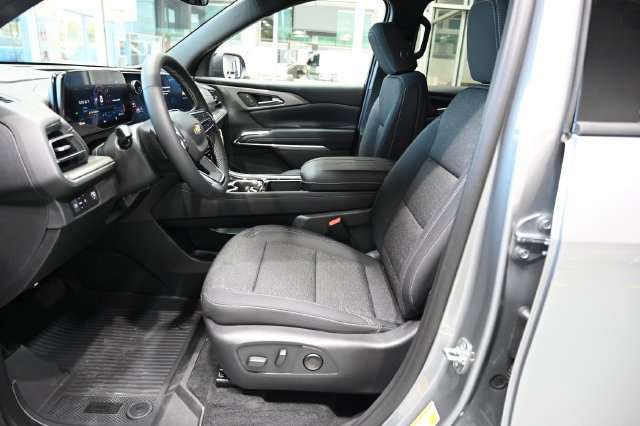 New 2027 Chevrolet Traverse LT w/ LPO, Floor Liner Package FWD image 9