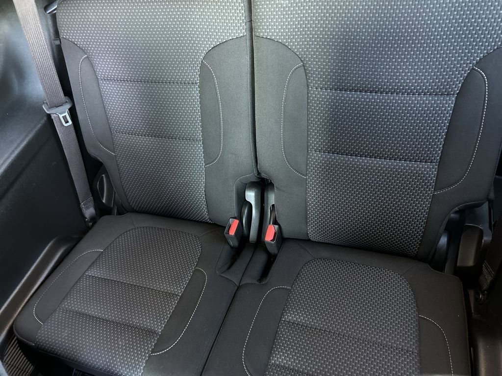 Used 2023 GMC Acadia SLE image 35