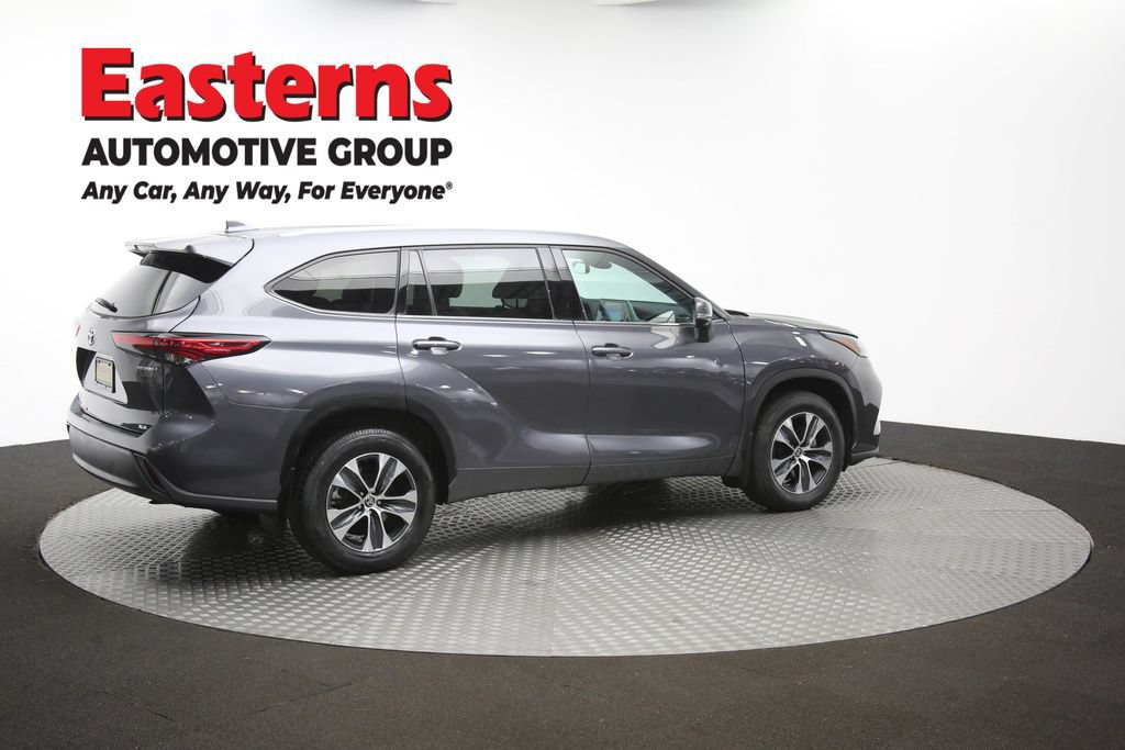 Used 2022 Toyota Highlander XLE AWD/4WD image 44