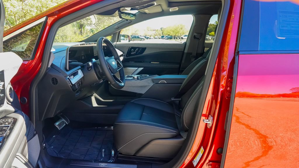 New 2026 Cadillac Optiq Luxury 1 image 15