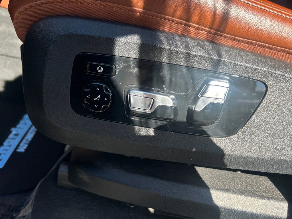 Used 2023 BMW X7 M60i w/ Executive Package image 21