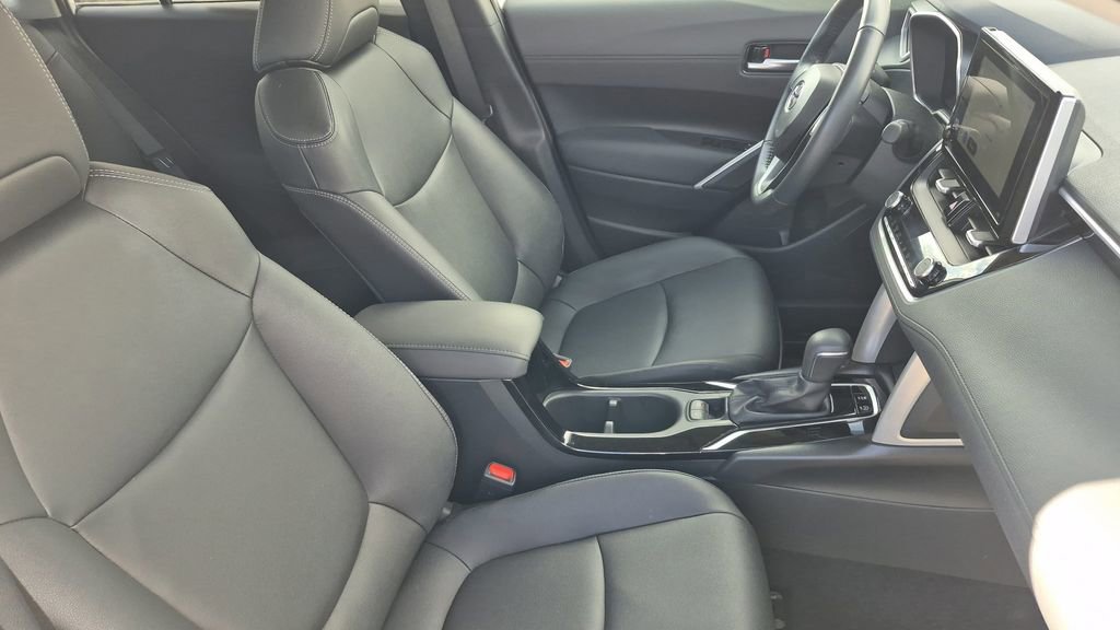 Used 2024 Toyota Corolla Cross XLE w/ Convenience Package image 15