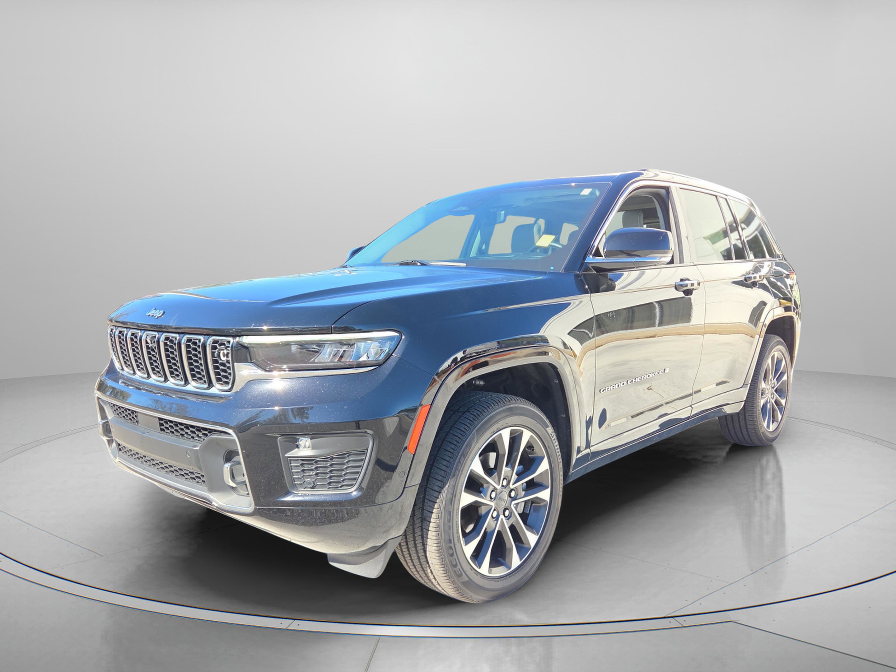 Used 2023 Jeep Grand Cherokee Overland w/ Adv Protech Group III image 2