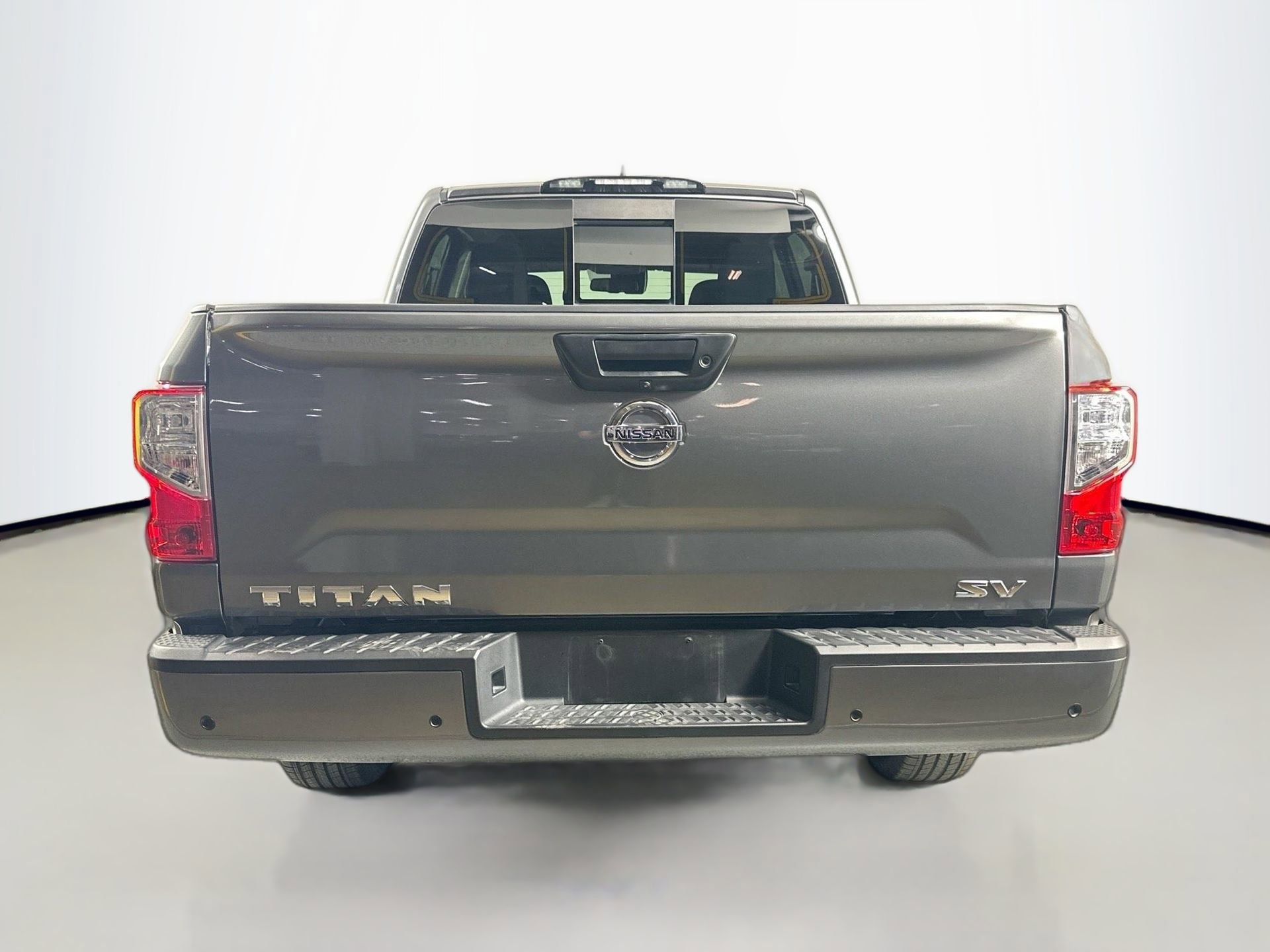 Used 2022 Nissan Titan SV w/ SV Convenience Package image 7