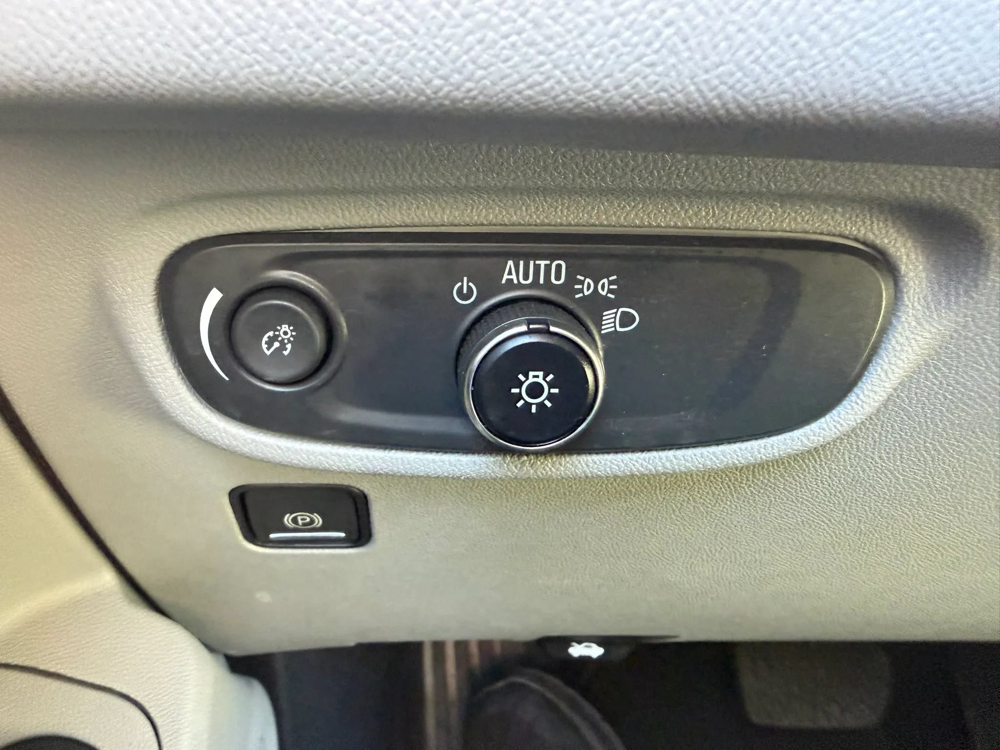 Used 2023 GMC Terrain SLE w/ Driver Convenience Package AWD/4WD image 17