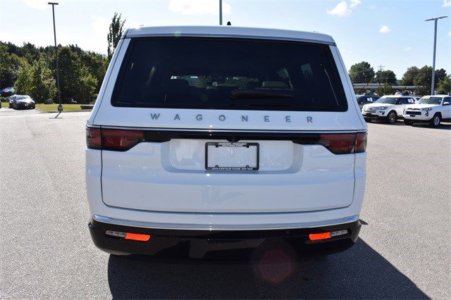 Used 2025 Jeep Wagoneer Series III w/ Premium Group I image 9