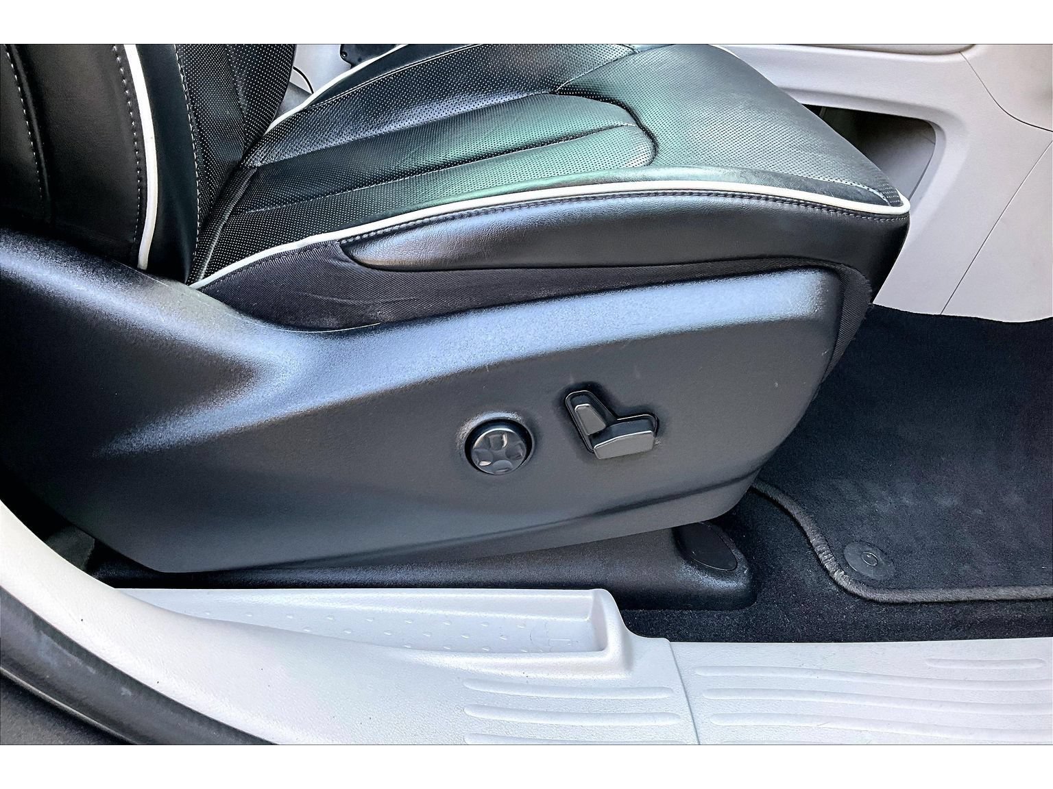 Used 2022 Chrysler Pacifica Limited FWD image 52