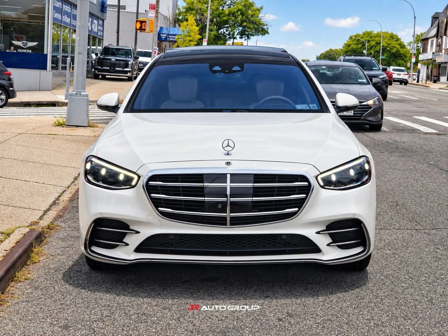 Used 2022 Mercedes-Benz S 500 4MATIC w/ AMG Line Package image 4