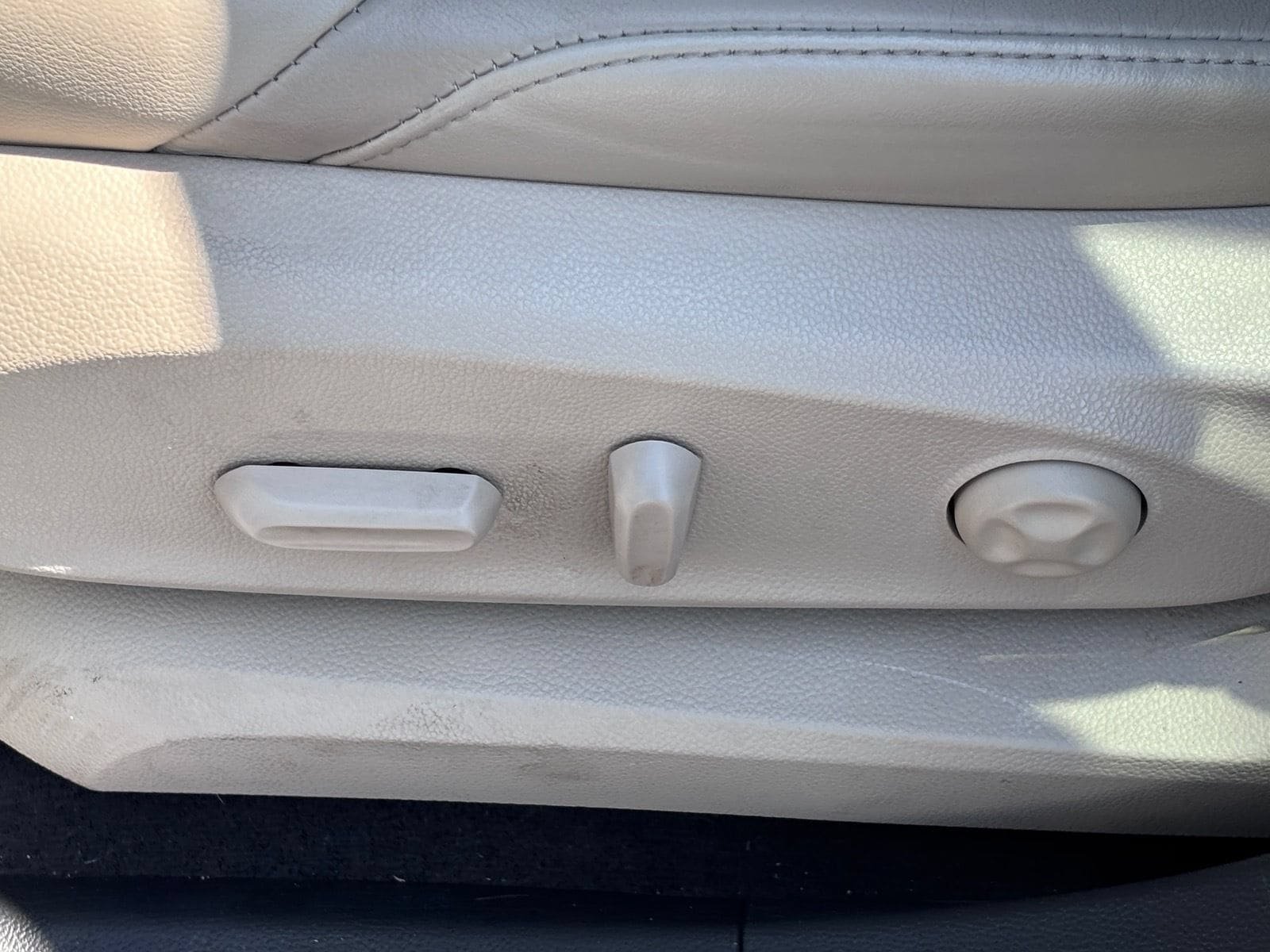 Used 2019 Buick Envision Essence FWD image 19