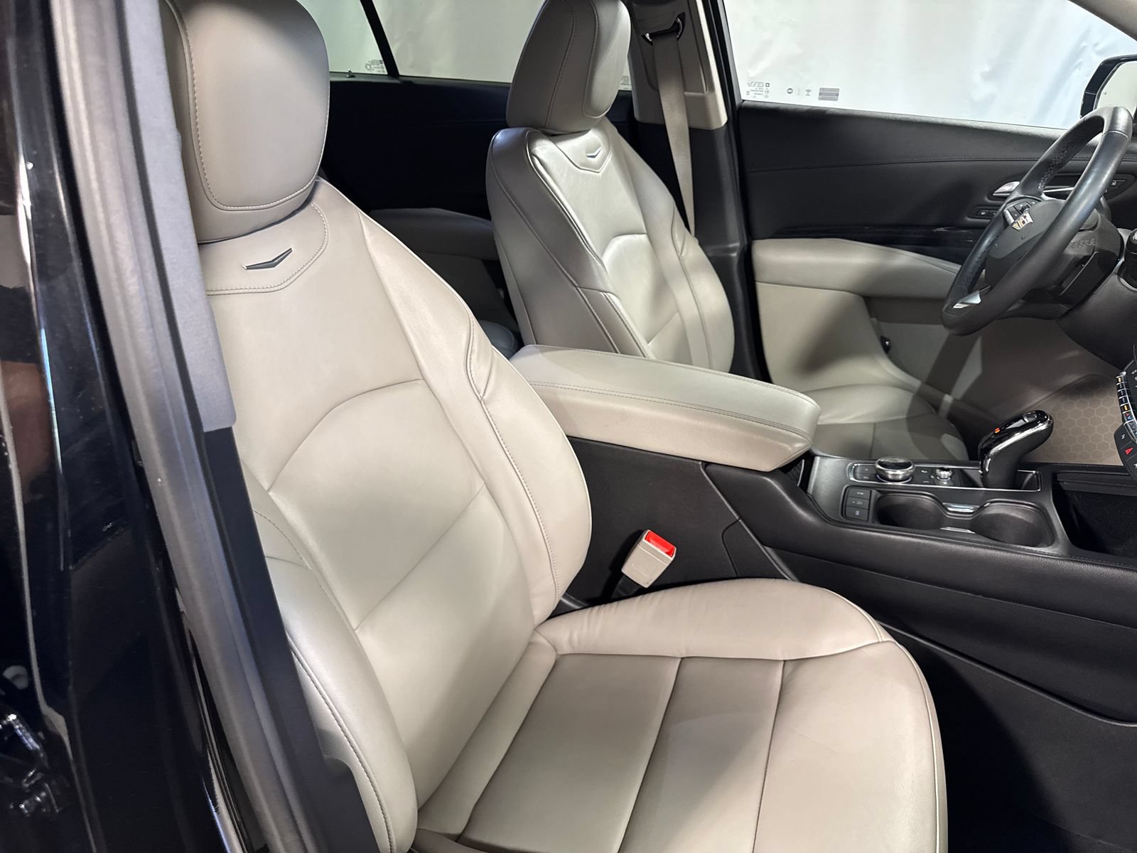 Used 2023 Cadillac XT4 Premium Luxury AWD/4WD image 28