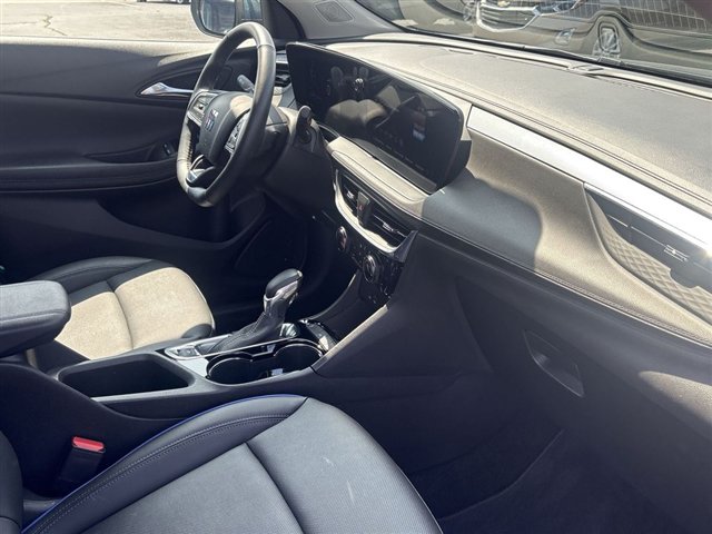 Used 2025 Buick Encore GX Sport Touring w/ Comfort Package FWD image 27