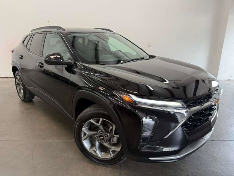 Used 2025 Chevrolet Trax LT w/ LT Convenience Package FWD image 24