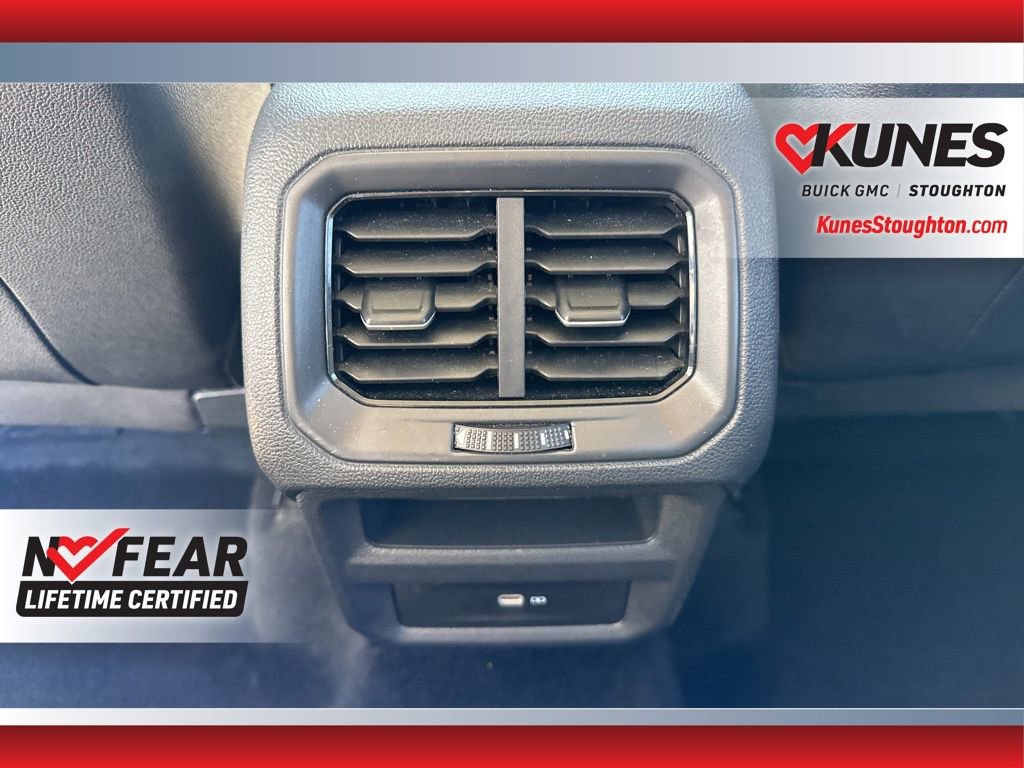 Used 2025 Volkswagen Taos SE AWD/4WD image 39