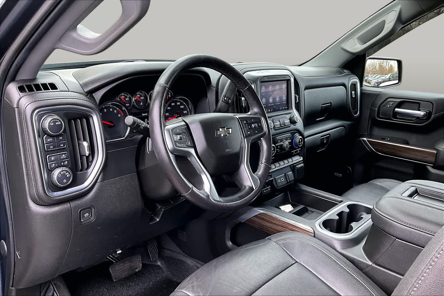 Used 2021 Chevrolet Silverado 1500 RST w/ Convenience Package II AWD/4WD image 16