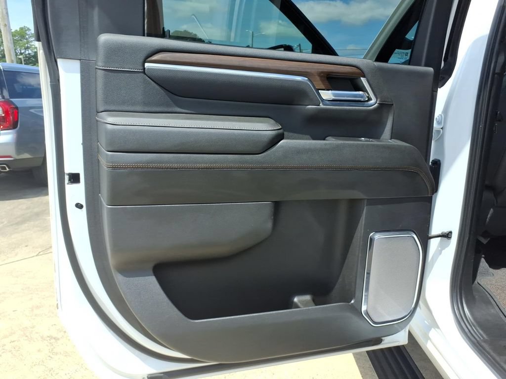 Used 2024 Chevrolet Silverado 2500 High Country w/ High Country Premium Package AWD/4WD image 24