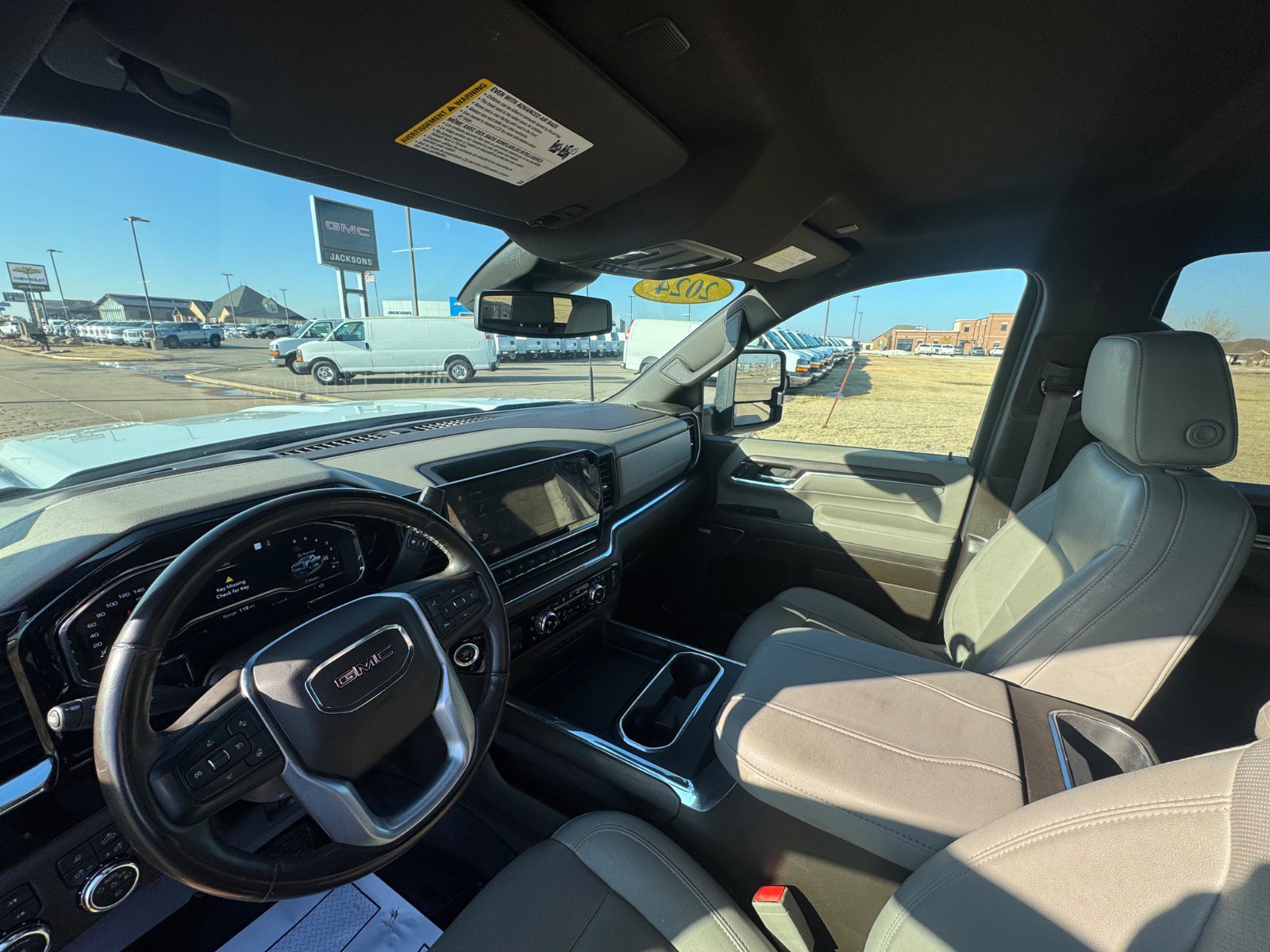 Used 2024 GMC Sierra 3500 SLT w/ SLT Convenience Package image 11