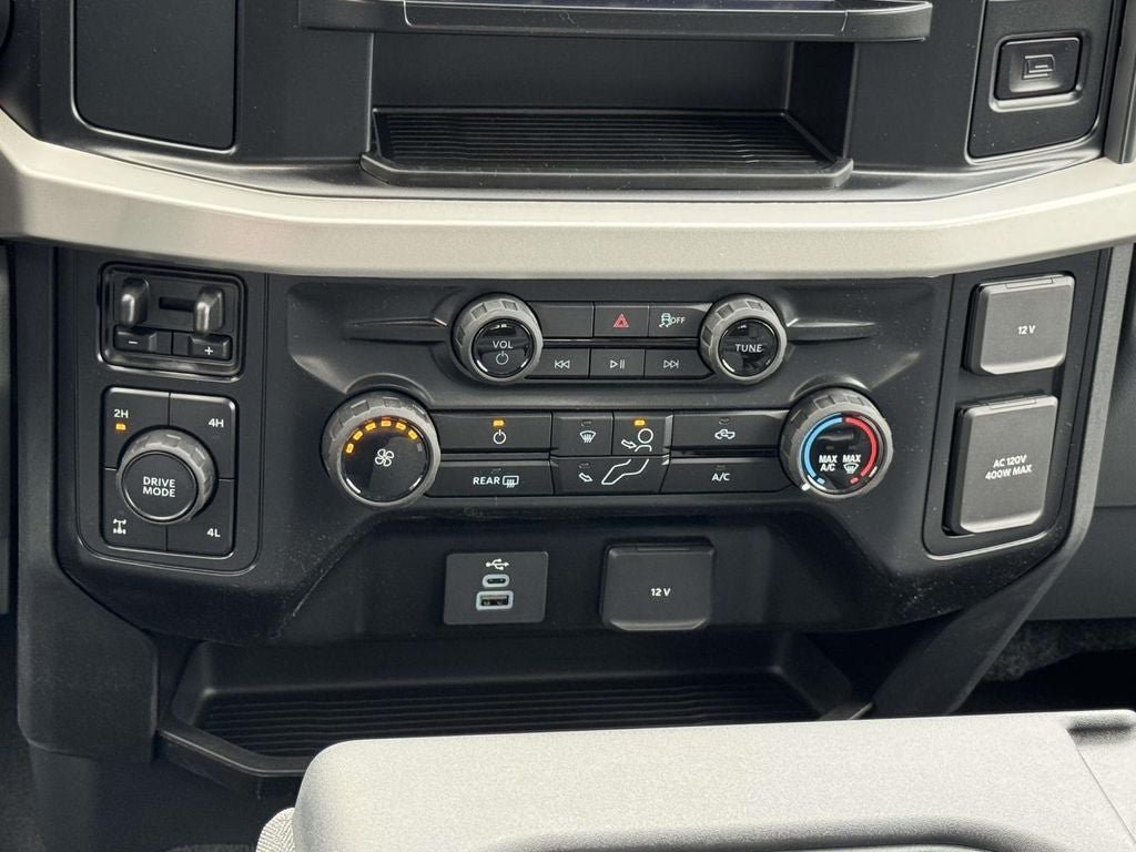 New 2026 Ford F250 XLT w/ FX4 Off-Road Package AWD/4WD image 15
