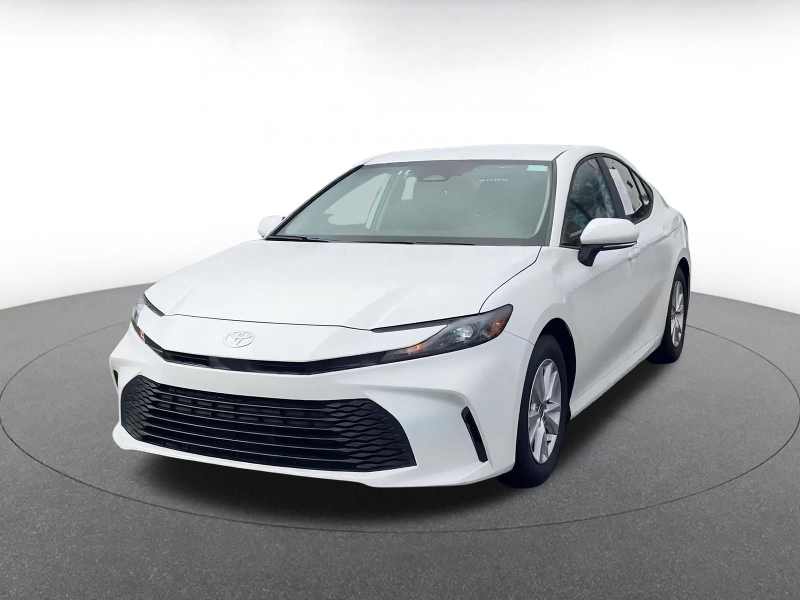 Used 2025 Toyota Camry LE image 7