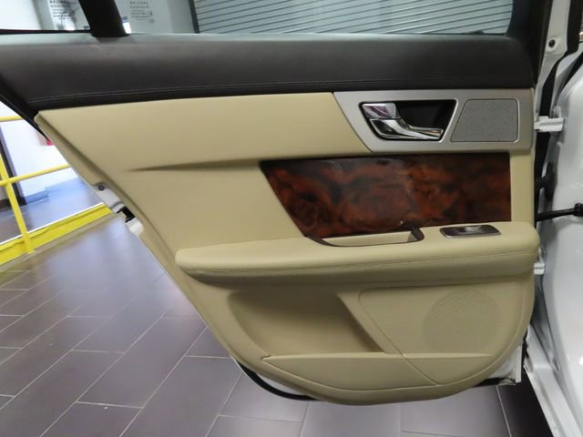 Used 2012 Jaguar XF image 11