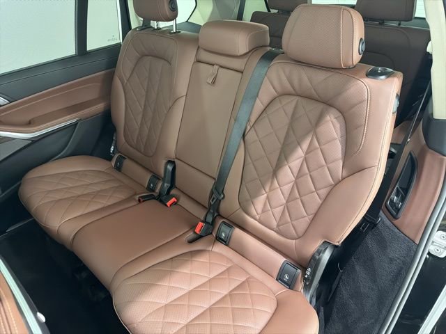 Used 2026 BMW X7 xDrive40i w/ Premium Package image 16