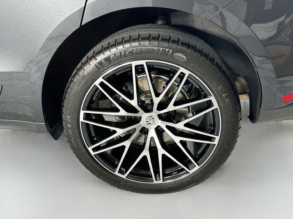 Certified 2026 Porsche Macan AWD/4WD image 33