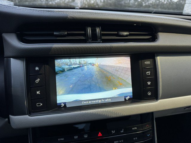Used 2017 Jaguar XF RWD image 35