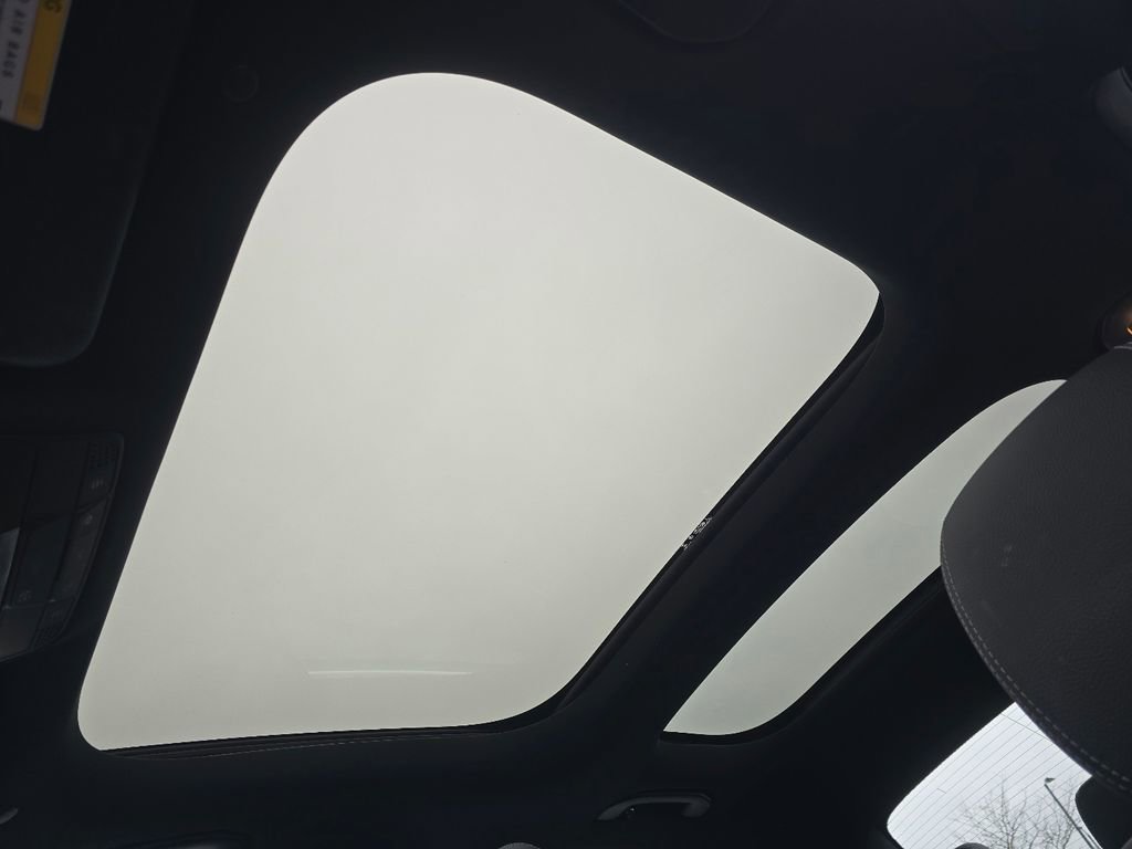 Used 2022 Mercedes-Benz E 350 4MATIC Sedan image 3