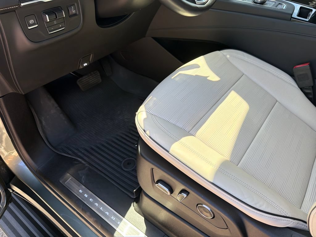 Used 2023 Cadillac Escalade Sport w/ LPO, ONYX Package AWD/4WD image 24