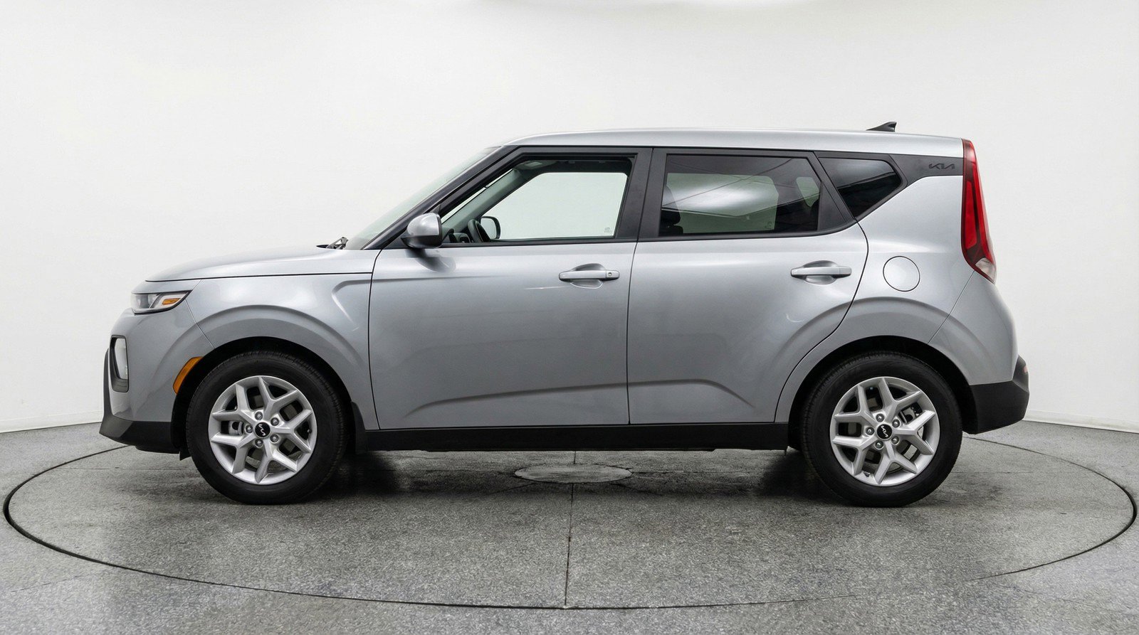 Used 2025 Kia Soul LX w/ LX Technology Package FWD image 5