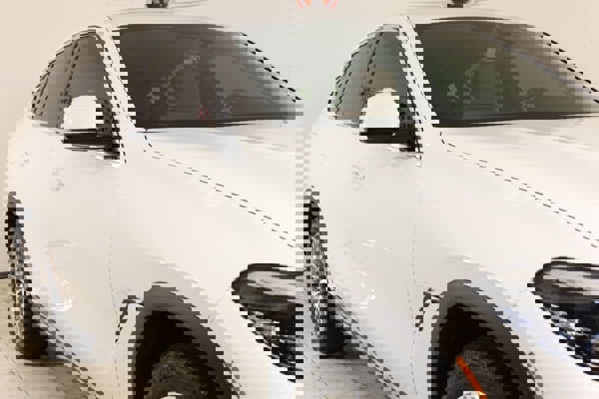 Used 2023 BMW X6 xDrive40i w/ Premium Package image 38