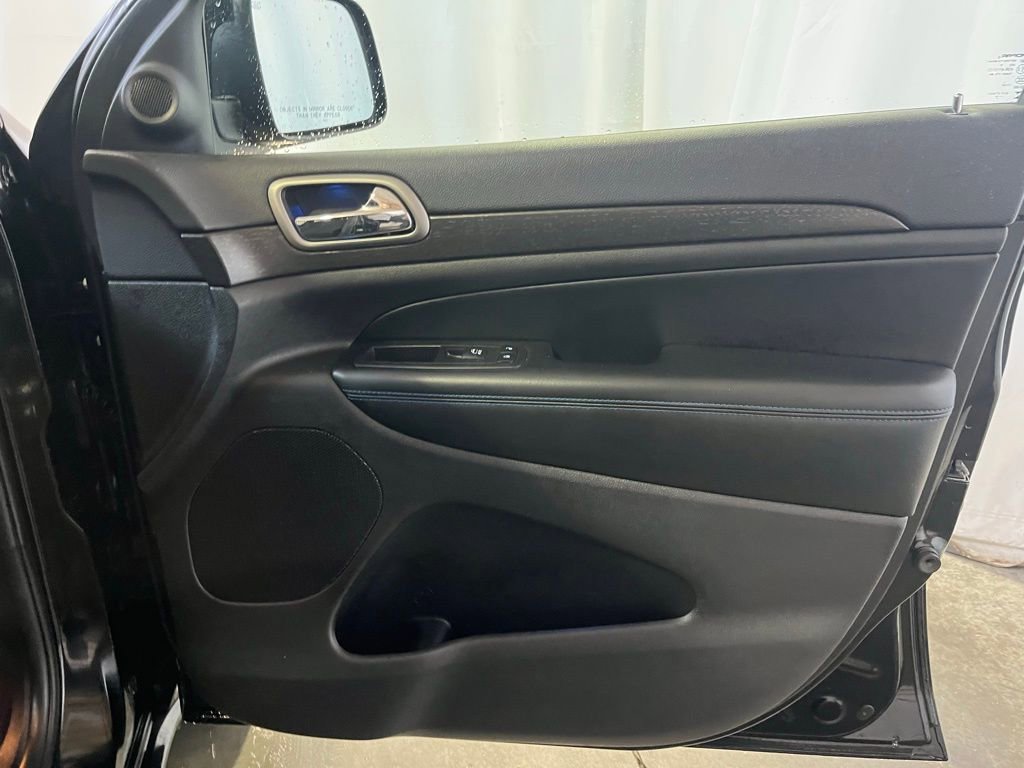 Used 2018 Jeep Grand Cherokee Laredo image 11