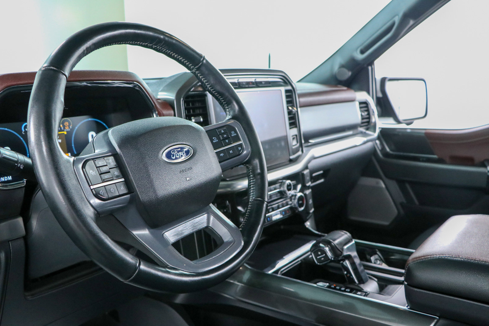 Used 2023 Ford F150 Lariat w/ Equipment Group 502A High AWD/4WD image 26