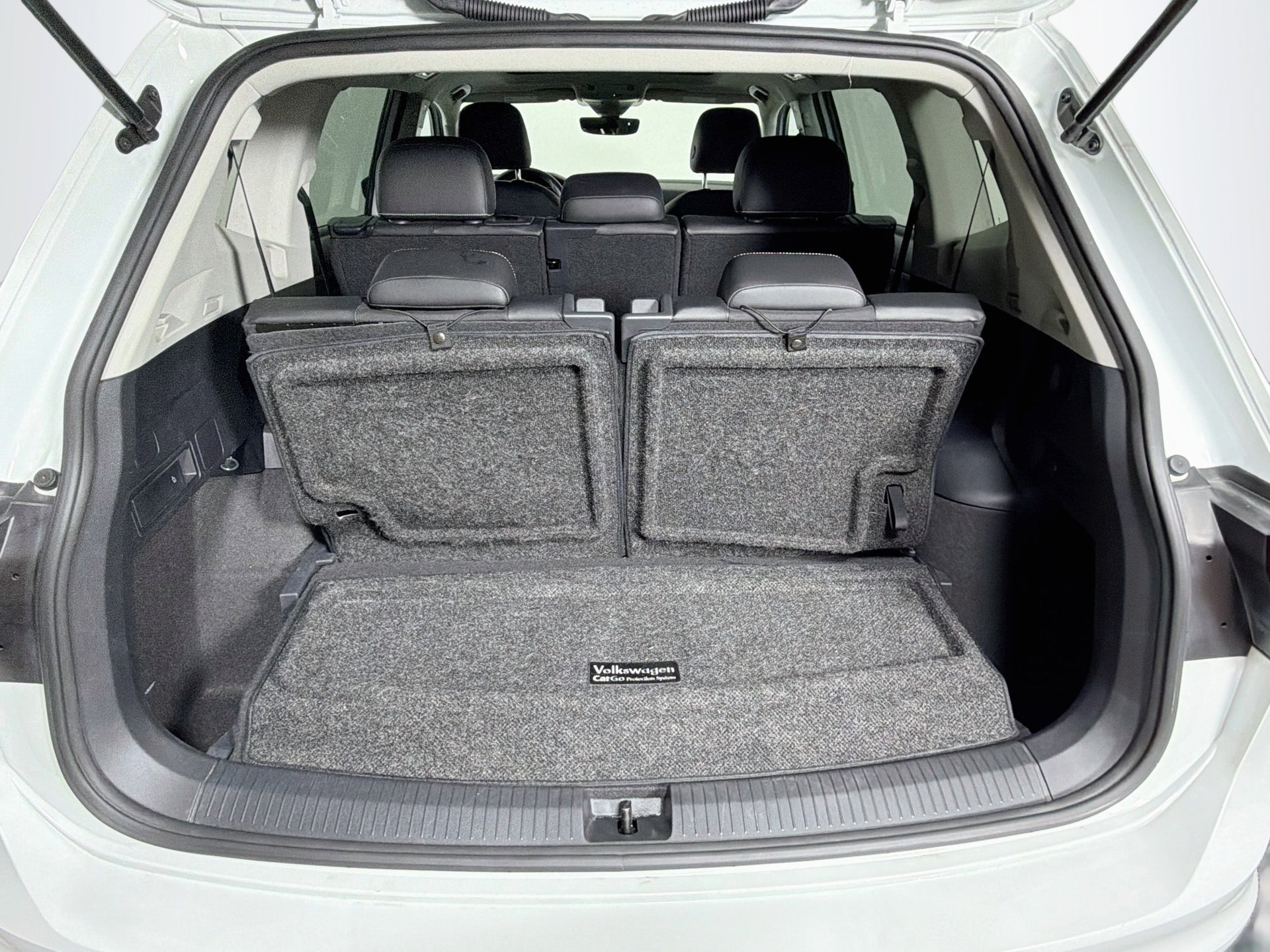 Used 2022 Volkswagen Tiguan SE w/ Panoramic Sunroof Package FWD image 26